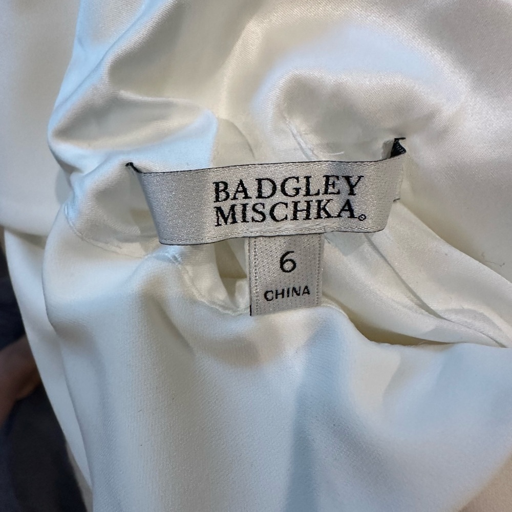 Badgley Mischka Heather Wedding Gown - Picture 8 of 9